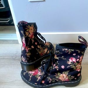 Flower print Dr. martens